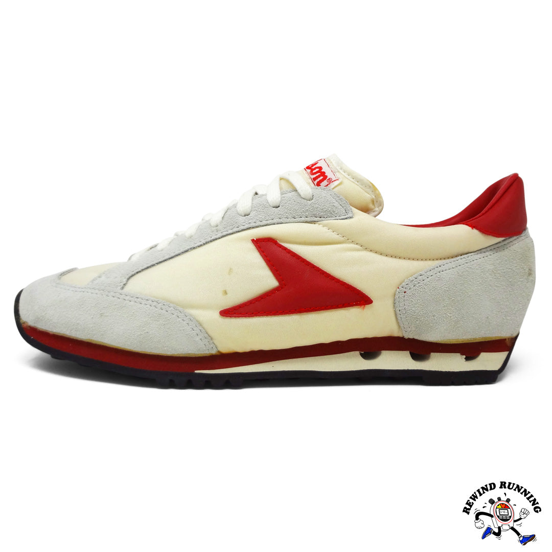 Wilson Bata Deadstock Vintage 70s 80s Running Shoes Sneakers Men's Size 10.5 Side Profile